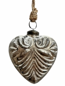 Sklenená vianočná ozdoba srdce s patinou 9×10 cm – vintage dekorácia na jutovom špagáte