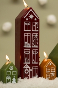 Vianočná sviečka domček – tbordová , 20 cm