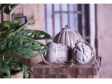 Vintage drevená vianočná guľa Žaluď Ø8×12 cm – v prírodnom a vidieckom štýle, s bielou patinou a zlatým dotykom